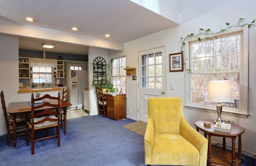 Durham House | ★ Serene Forest Home ★ Near Duke & Trails ★ Dog Friendly★ Families Welcome ★