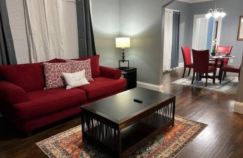 Montgomery House | Serene Getaway with Fast Wi-Fi Deck Fire Pit Roku