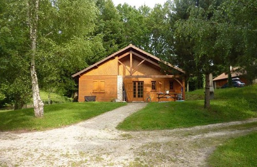 Cussac House | Serene Holiday Home in Cussac with Private Terrace, Barbeque