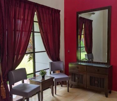 Alor Gajah Ski Chalet | Serene Holiday Chalet with pool in a quiet enclave