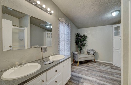 Norman Cottage | Serene house overlooking 5 acres near Norman and by Lake thunderbird