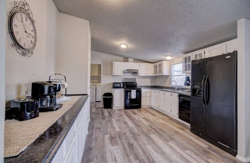 Norman Cottage | Serene house overlooking 5 acres near Norman and by Lake thunderbird