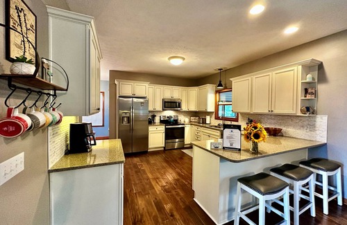 Cadiz House | Serene Lake Barkley home, private dock, quiet neighborhood, kayaks, pool table, fire pit!