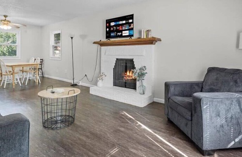 Clive House | Serene Large Duplex in West Des Moines