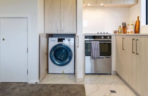 Christchurch Villa | Serene Living: 2-bed w/Carpark