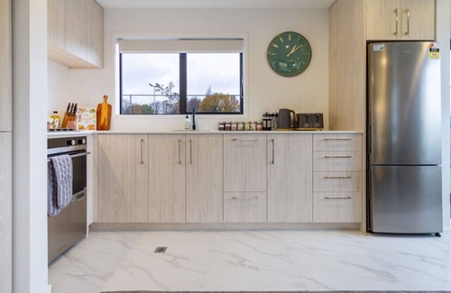 Christchurch Villa | Serene Living: 2-bed w/Carpark