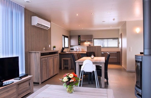 Froidchapelle Villa | Serene Luxe Lakeside Stay