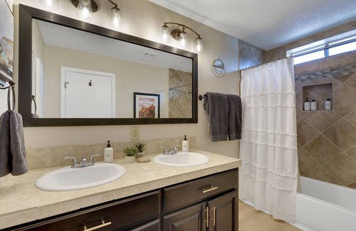 Tucson House | Serene Mountain Retreat