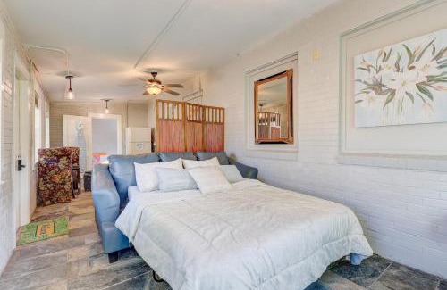 Bacliff House | Serene Oasis Steps from the Bay