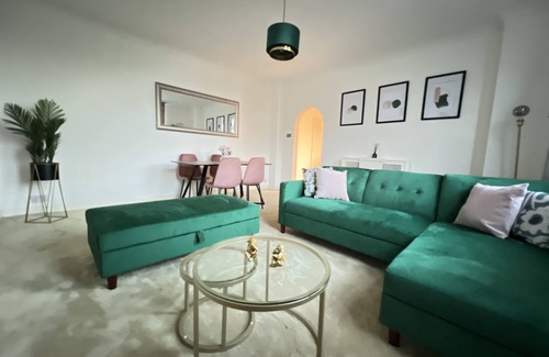 Seafront Apartment | Serene Ocean Side Apartment BTN