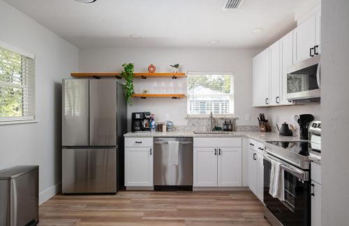 Gainesville House | Serene Place Complex - Walk to UF - Free Parking