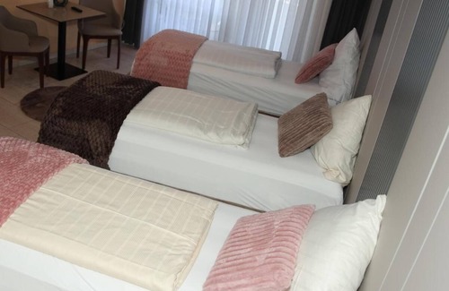 Bad Salzuflen House | Serene Retreat in Bad Salzuflen 2 Bedroom Haven with Private Facilities