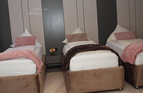 Bad Salzuflen House | Serene Retreat in Bad Salzuflen 2 Bedroom Haven with Private Facilities