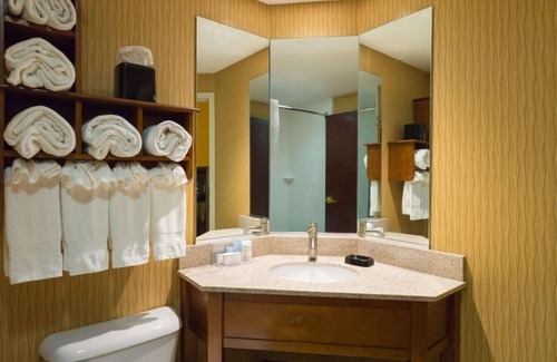 Carlisle Hotel | Serene Room with In-Room Movies and Breakfast – Near Carlisle Fairground