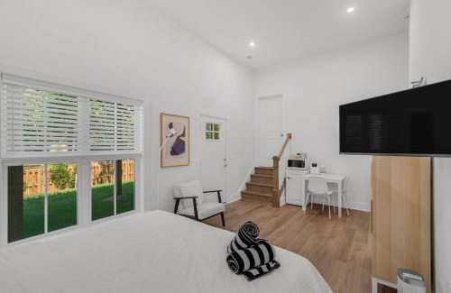 Annandale House | Serene Scandanavian Loft Suite