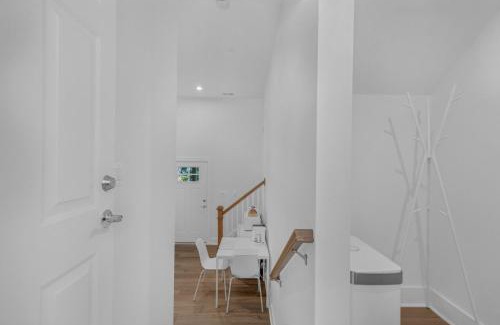 Annandale House | Serene Scandanavian Loft Suite