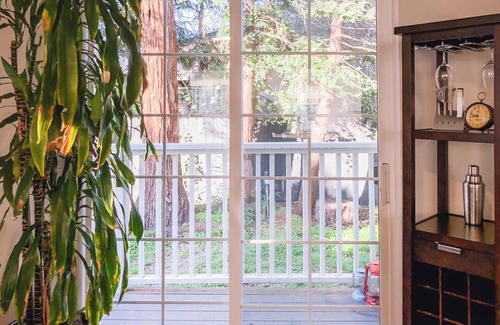 South Berkeley Cottage | Serene Sequoia Cottage - Near UC Berkeley - Fully Equipped