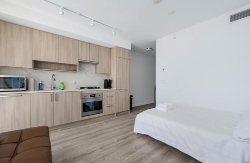 Surrey Apartment | Serene Skyview Studio Retreat in Central Surrey