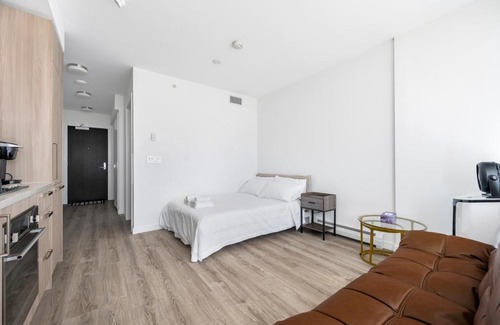 Surrey Apartment | Serene Skyview Studio Retreat in Central Surrey