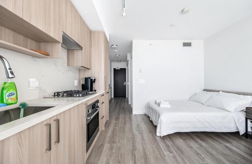 Surrey Apartment | Serene Skyview Studio Retreat in Central Surrey