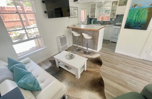 Toro Canyon Apartment | Serene stay with gym, orchard, horses, bunnies, chickens and a pond in CARP!