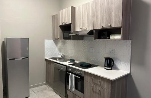 Greater Johannesburg Metropolitan Area Apartment | Serene Studio - Steps away Rosebank Mall