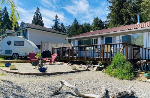 Point Roberts Cottage | Serene Sunrise 2 bdrm Cottage with Ocean and Mountain Views in Point Roberts