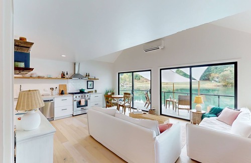 Fox Island Cottage | Serene waterfront home with gorgeous deck & views of the cove/mountains