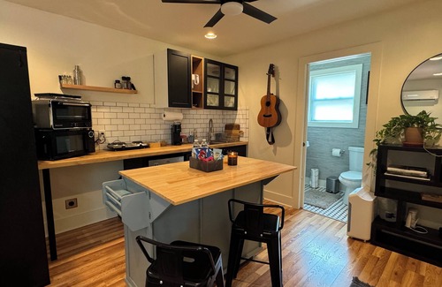 Madison Apartment | Serene Wooded Guesthouse with Private Deck