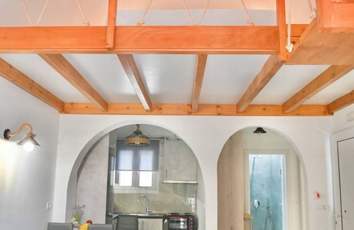 Kamari Apartment | Serenite 2 Bd Santorini Getaway with Sea View