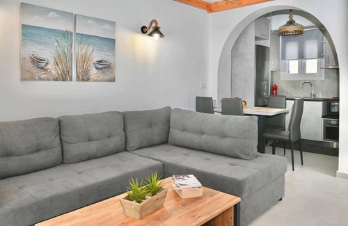 Kamari Apartment | Serenite 2 Bd Santorini Getaway with Sea View