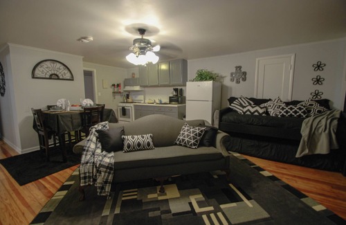 Sapulpa House | Serenity in Sapulpa sleeps 21 - 15 minutes to Tulsa