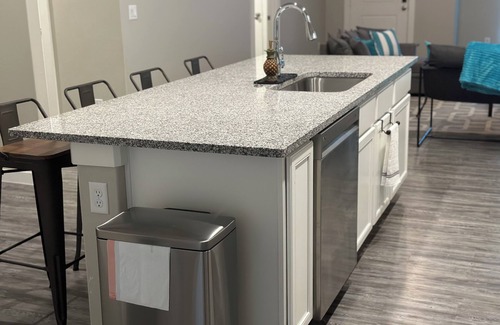 Odessa House | Serenity Oasis w/3 Bedrooms, 2 Baths, 6 Beds and workspaces. Productive Paradise