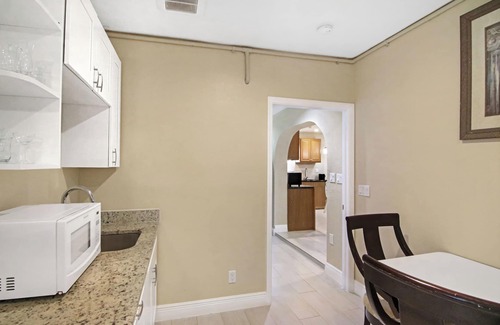 Lake Park House | Serenity Palm | Perfect Stay for Groups!