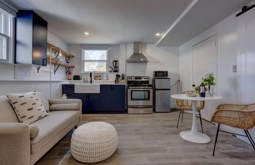 Dartmouth House | Serenity Place w babbling brook & beautiful garden