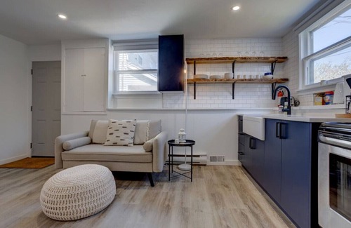 Dartmouth House | Serenity Place w babbling brook & beautiful garden