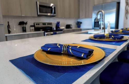 Deerwood Apartment | Serenity Retreat 1BD Lux King in Southeast Jax with Balcony and Lake View