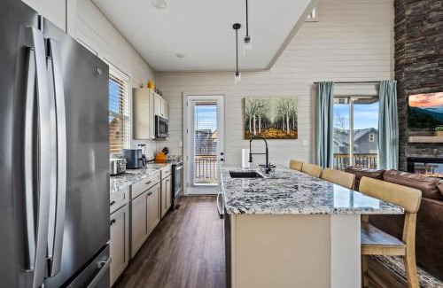 Sevierville House | Serenity Shores Lodge