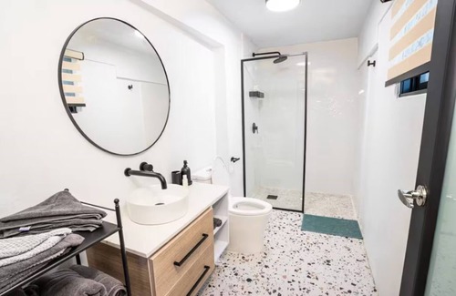 Cerro Gordo Hotel | Serenity Suite: Cozy 1BR Steps from Beach