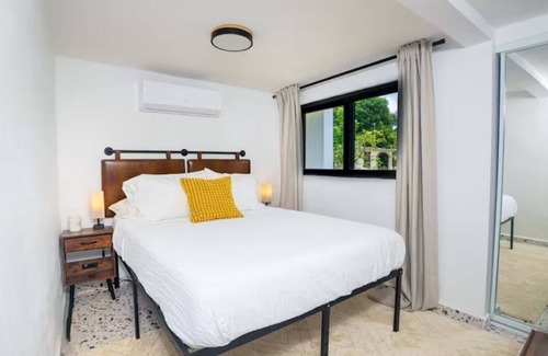 Cerro Gordo Hotel | Serenity Suite: Cozy 1BR Steps from Beach