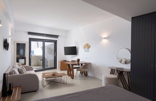 Imerovigli Hotel | Serenity Suite Caldera View with Hot Tub