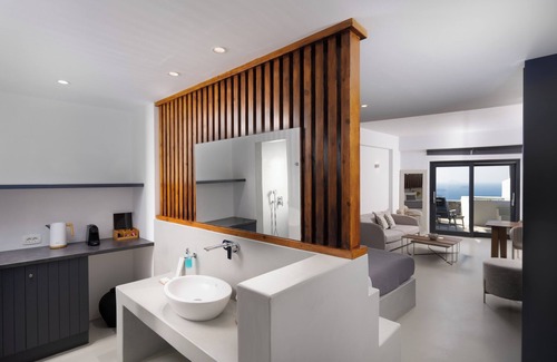 Imerovigli Hotel | Serenity Suite Caldera View with Hot Tub