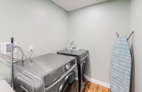 Searsport House | Serenity Vista