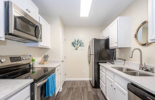Durham House | ★Serine Space ★ King Bed ★ Long Term Stays ★ Duke★