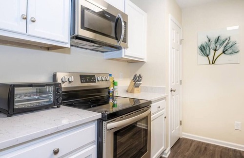 Durham House | ★Serine Space ★ King Bed ★ Long Term Stays ★ Duke★