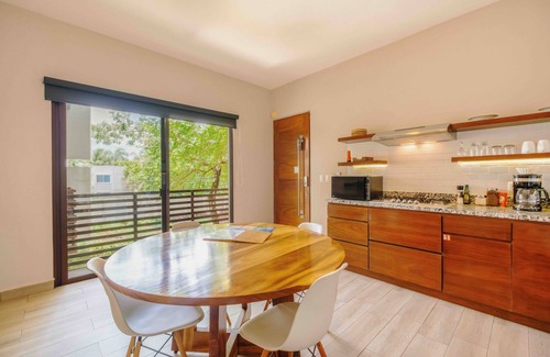 Colonos Cuzamil Apartment | Serviced 1-Bedroom Apartment · Rooftop BBQ + Pool · Bikes · Security