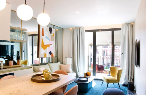 Eixample Apartment | Serviced 2 Bedroom Apartment with Terrace and Community Pool