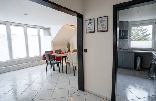 Alt-Rentfort Apartment | Serviceroom24 - Apartment 4 in Gladbeck WLAN - Smart-TV - 24-7 check-in