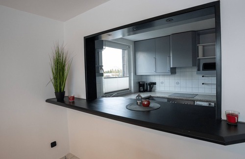 Alt-Rentfort Apartment | Serviceroom24 - Apartment 4 in Gladbeck WLAN - Smart-TV - 24-7 check-in