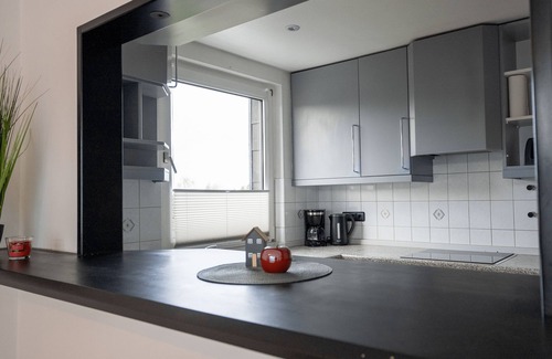 Alt-Rentfort Apartment | Serviceroom24 - Apartment 4 in Gladbeck WLAN - Smart-TV - 24-7 check-in